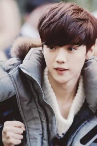 演员鹿晗的妈妈是谁,明星背后的平凡身影